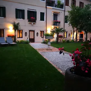 cinque-teste-luxury-home.hotelslidodijesolo.com/